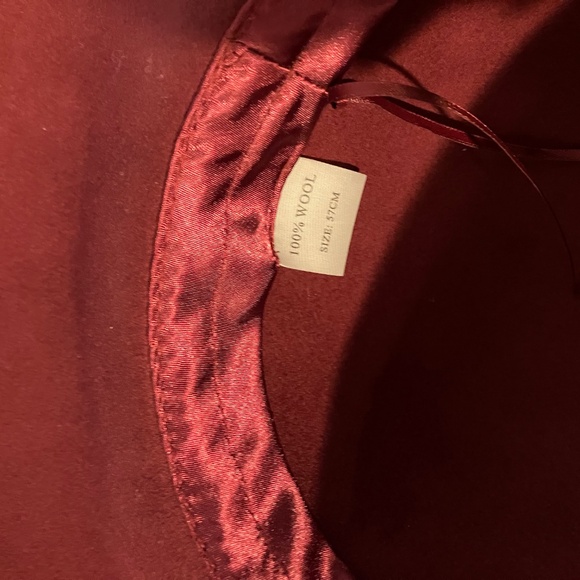 Burgundy Wool Woman’s fall hat - Picture 2 of 2